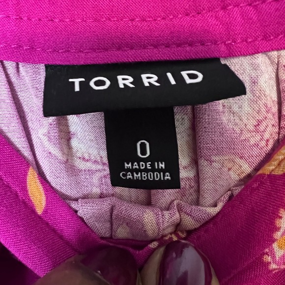 Torrid Women  Blouse Top Small Magenta Floral Square Neck Flutter SleeveSize - Picture 6 of 9